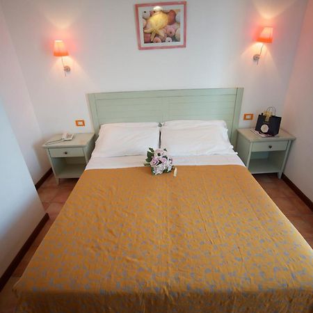 Hotel Villa Tramonto Direttamente Sul Mare San Vincenzo Kültér fotó