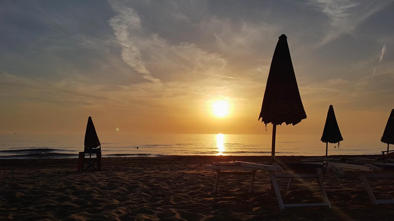 Hotel Villa Tramonto Direttamente Sul Mare San Vincenzo Kültér fotó