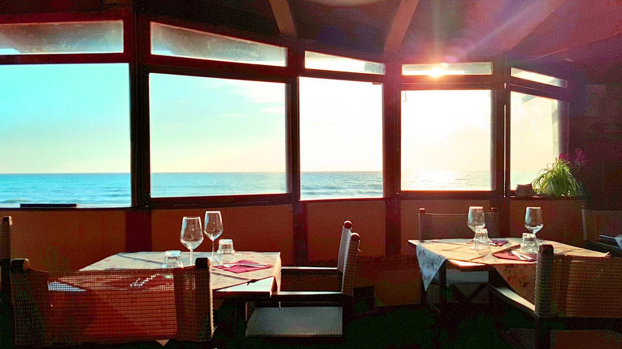 Hotel Villa Tramonto Direttamente Sul Mare San Vincenzo Kültér fotó